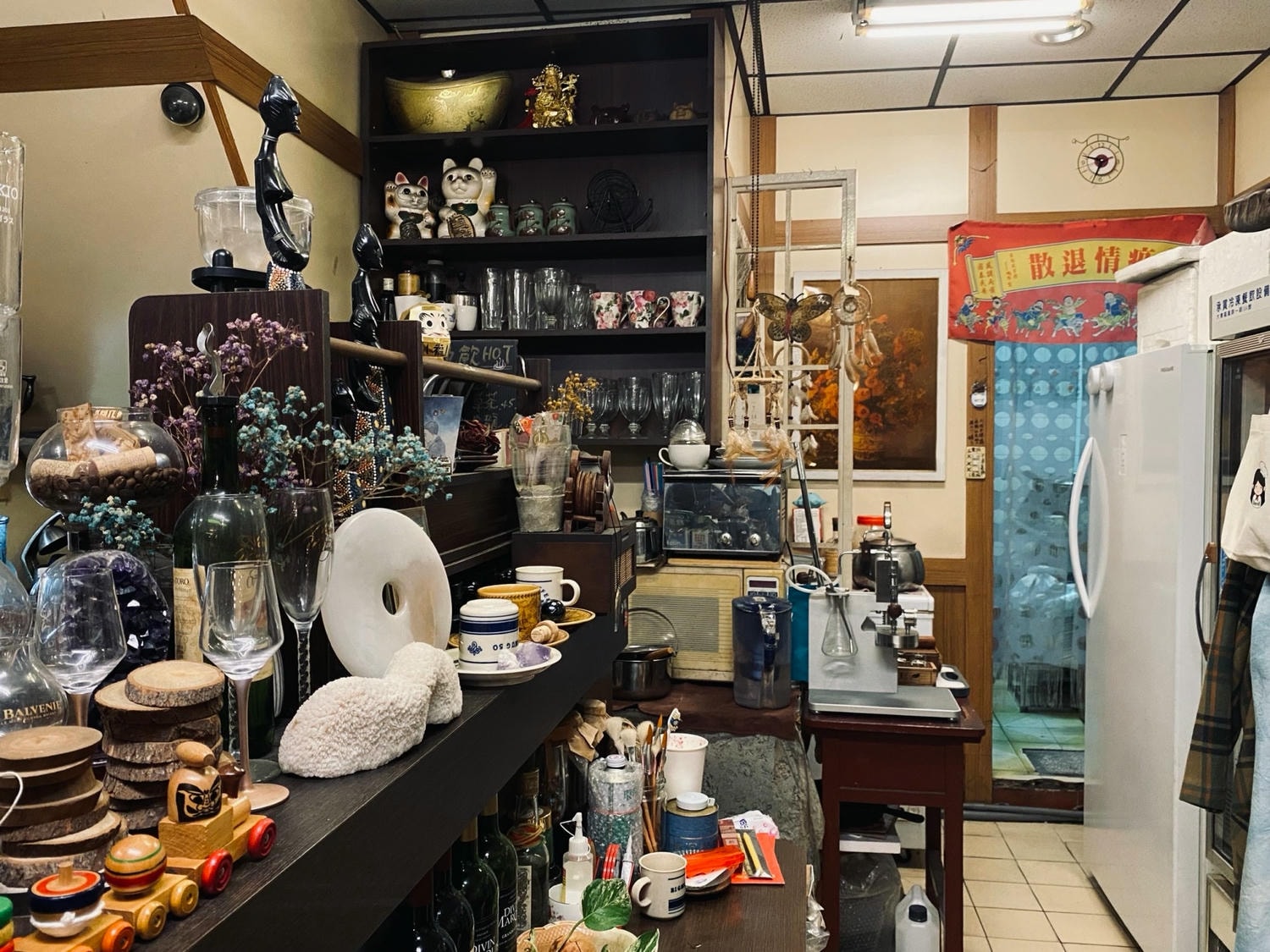 【台南中西區美食】牽咖啡 Chen Coffee｜探索台南深夜迷人的香氣——牽咖啡帶你品味獨特的深夜飲料暨咖啡店