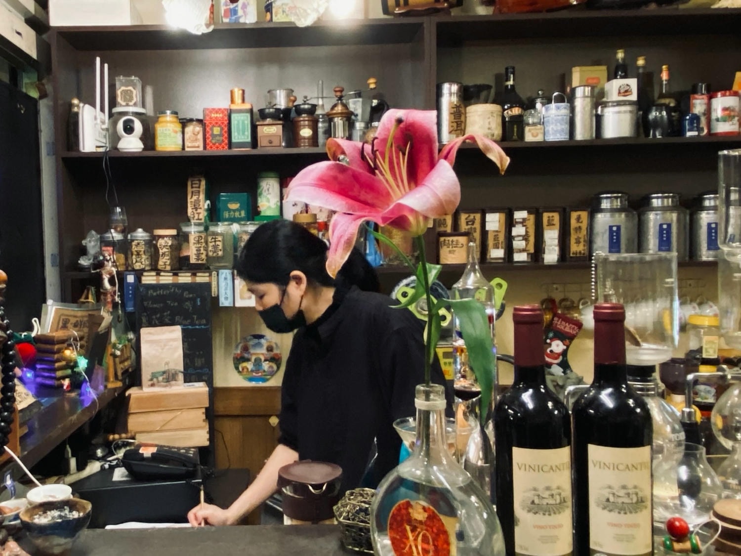 【台南中西區美食】牽咖啡 Chen Coffee｜探索台南深夜迷人的香氣——牽咖啡帶你品味獨特的深夜飲料暨咖啡店